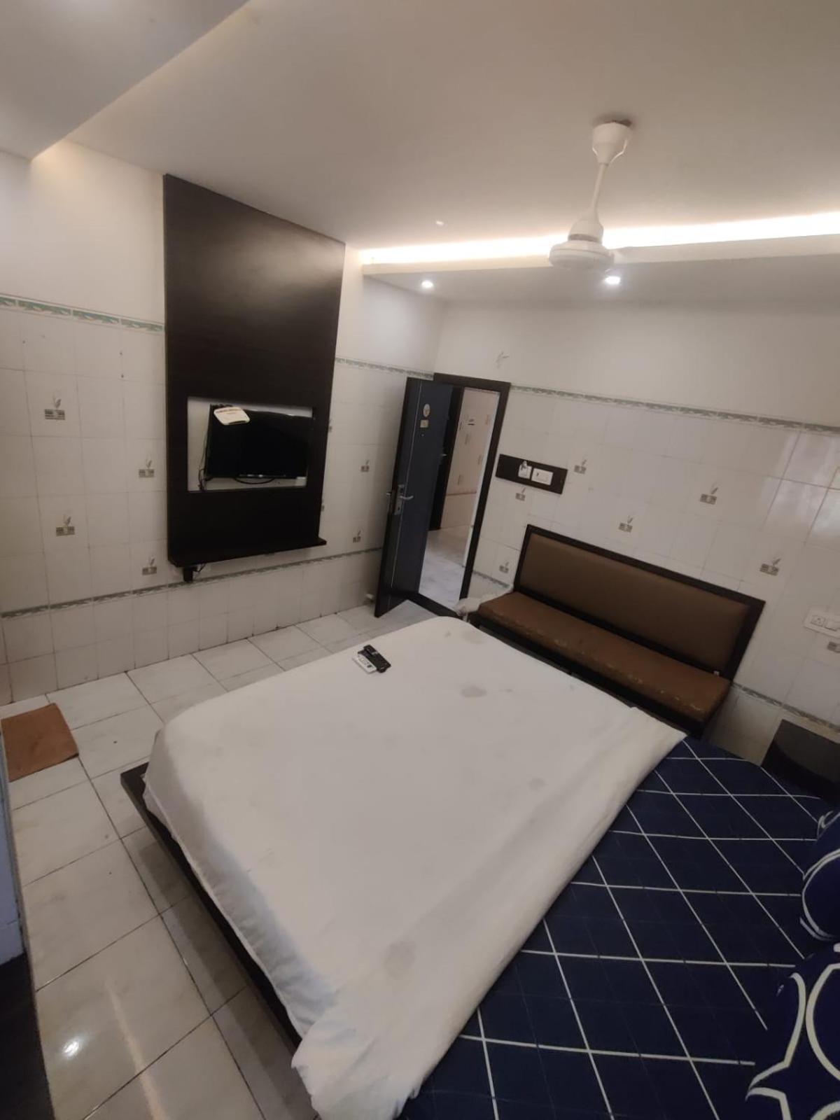 Aayush Residency Hotel 3*