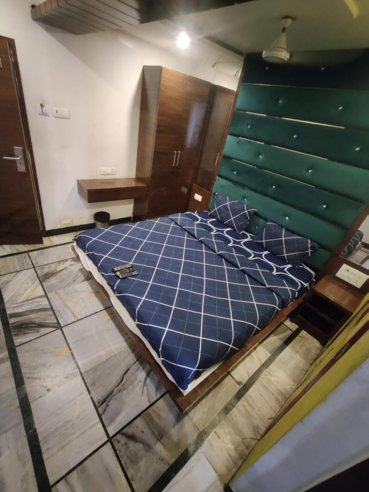 Aayush Residency Hotel 3*